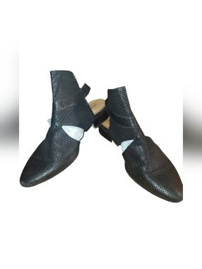 Laura Bellarive Italian Leather Sandals